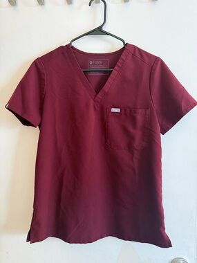 FIGS women’s V-Neck Scrub Top in Burgundy